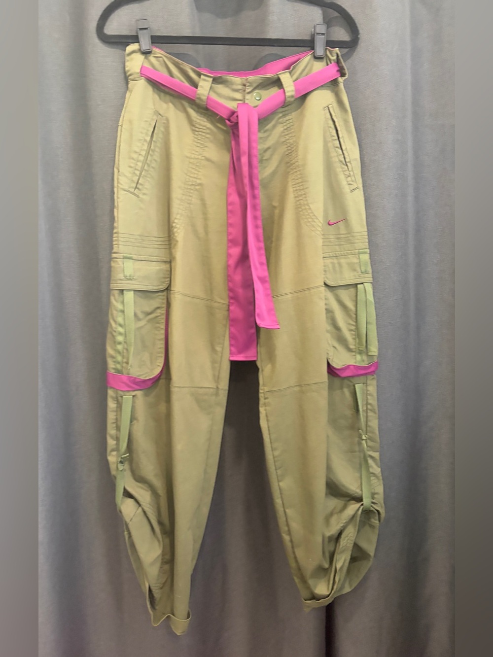 Nike Dri-FIT utility cargo pants army green w fuschia accents